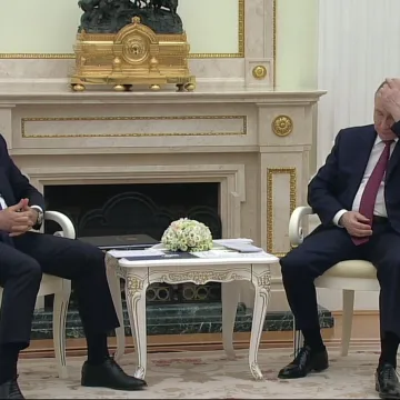 Danas biraju između Rusije i Zapada, suočeni s Putinovim prijetnjama da će zavr&scaron;iti kao Ukrajina