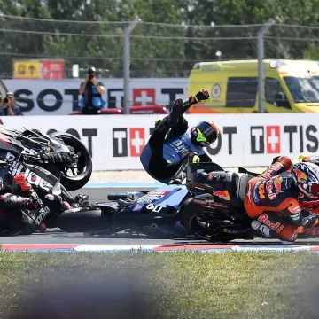 Totalni lom u Mađarskoj: Marquez slavio 100. trijumf dok je utrku obilježio težak pad na startu