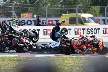 Totalni lom u Mađarskoj: Marquez slavio 100. trijumf dok je utrku obilježio težak pad na startu