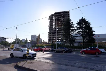 Pogledajte gužve kod Vjesnika: Dio betonske konstrukcije visi na žici