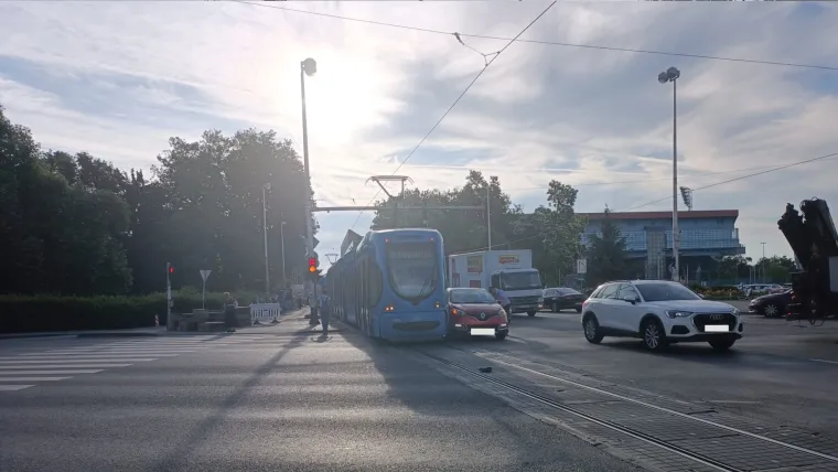 Sudarili se auto i ZET-ov tramvaj kod Maksimirskog stadiona: Stvorila se velika kolona