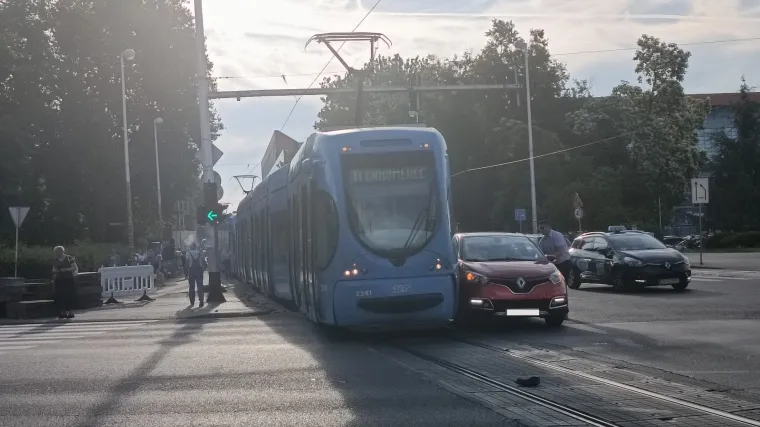Sudarili se auto i ZET-ov tramvaj kod Maksimirskog stadiona: Stvorila se velika kolona