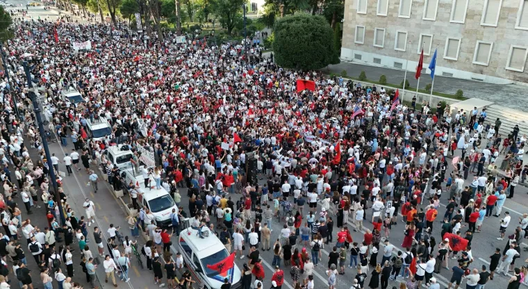 Ljudi na ulicama, a Rama upire prstom u Iran i objavljuje bizarne snimke