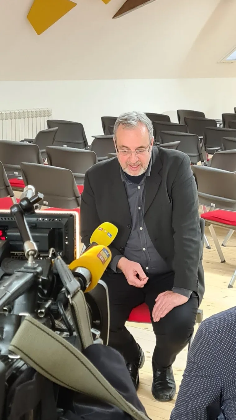 &Scaron;kolski odmor kao jo&scaron; jedna žrtva pametnih telefona? Dr. Rajović: 'Djeca vi&scaron;e ne razgovaraju'
