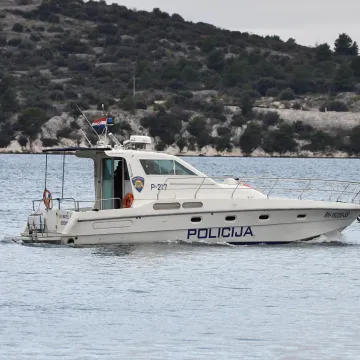 Gumenjak naletio na kupača nedaleko od obale: Te&scaron;ko je ozlijeđen