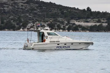 Gumenjak naletio na kupača nedaleko od obale: Te&scaron;ko je ozlijeđen