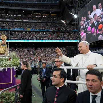 Pogledajte ove predivne prizore: Papu na stadionu Real Madrida dočekalo 80.000 vjernika