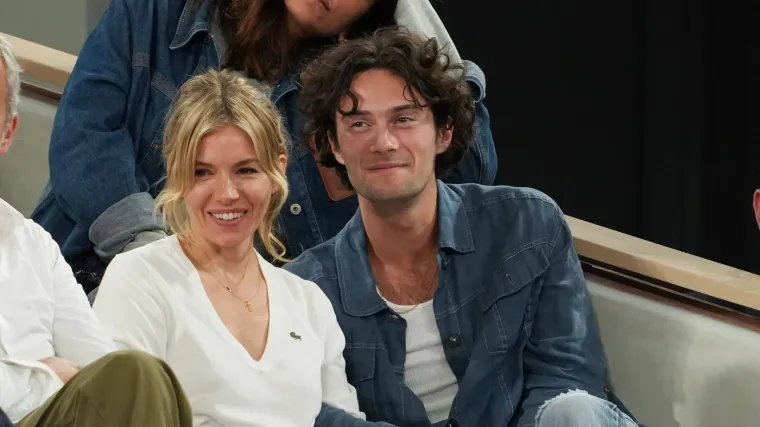 Sienna Miller se udaje: Nekoliko tjedana nakon poroda glumica i 15 godina mlađi maneken se zaručili