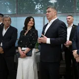 Zoran Milanović izveo suprugu na izložbu: Prva dama u bezvremenskoj kombinaciji plijenila poglede