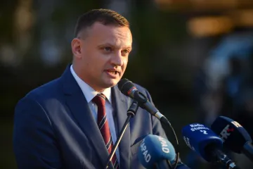 USKOK upao u kuću Viktora &Scaron;imunića? Gradonačelniku i njegovim roditeljima oduzeli mobitele