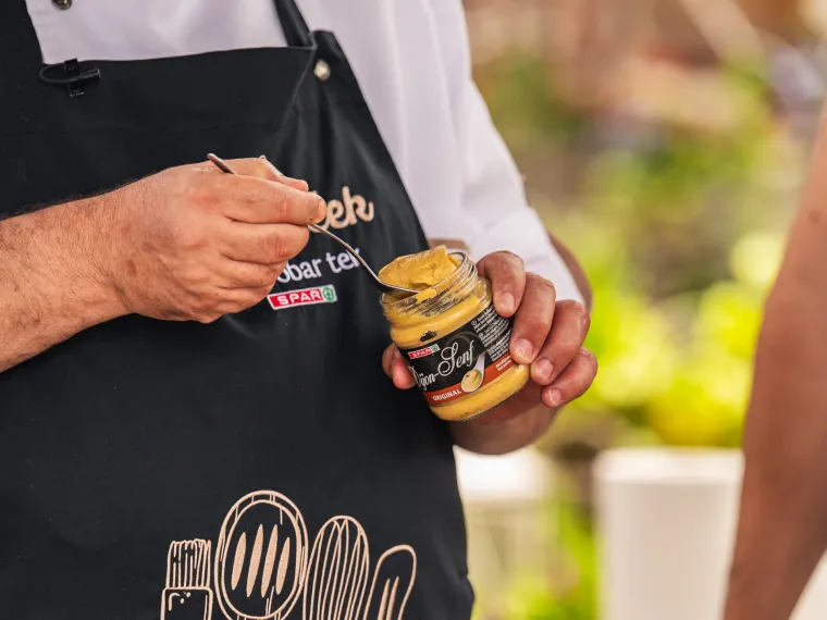 Influencer Pino Pingvino i chef Tomislav &Scaron;piček pokazali kako izgleda prava Balkan BBQ plata