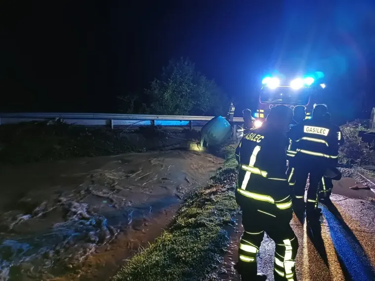 Oluja poharala Sloveniju, bujica nosila sve pred sobom: O&scaron;tećeni mostovi i ceste, poplavljene kuće
