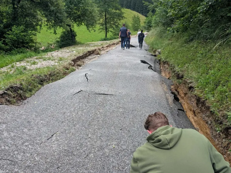 Oluja poharala Sloveniju, bujica nosila sve pred sobom: O&scaron;tećeni mostovi i ceste, poplavljene kuće