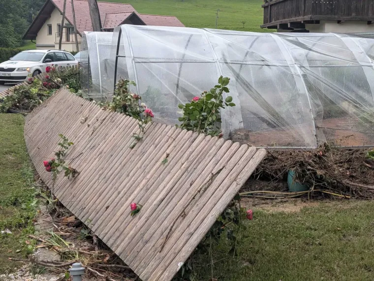 Oluja poharala Sloveniju, bujica nosila sve pred sobom: O&scaron;tećeni mostovi i ceste, poplavljene kuće