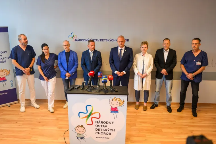 U Bratislavi rođene sijamske blizanke: 'Ne možemo utvrditi koji organi pripadaju kojoj djevojčici'