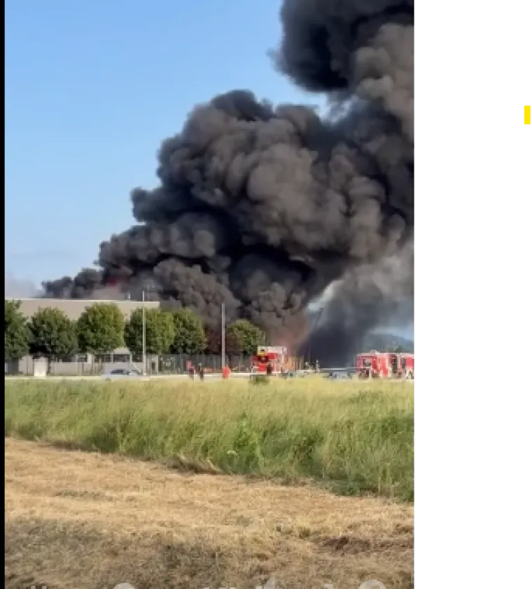 Vatra se ponovo razbuktala, vatrogasci se i dalje bore s plamenom: 'Dolazi do detonacija'