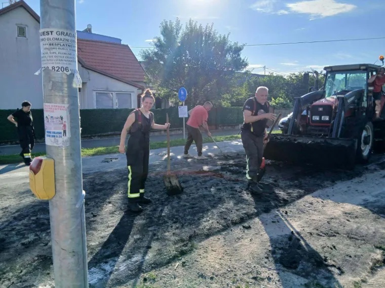Vatrogasci krenuli spa&scaron;avati kravu, ona ih pretekla! Ostao im 'samo' mulj
