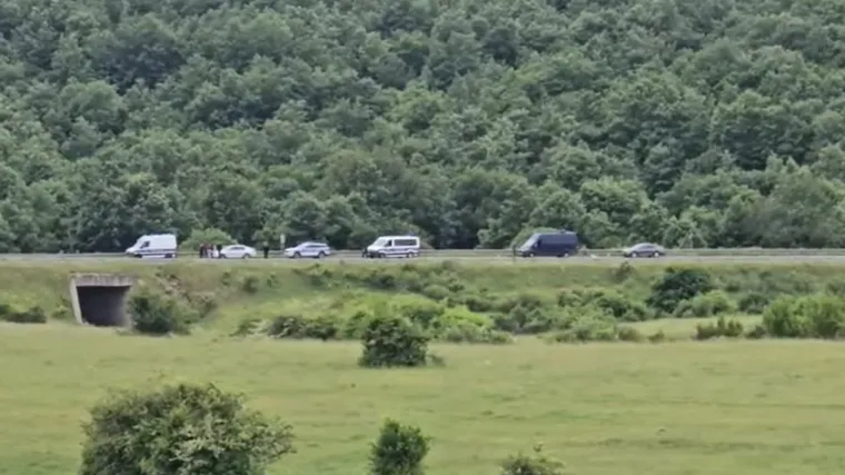 Prve snimke s mjesta tragedije kod Udbine: Policija pratila vozilo, a onda su ugledali užas