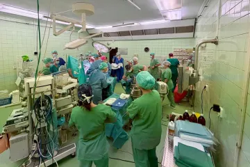 Sijamske blizanke u Bratislavi uspje&scaron;no operirane: 'Stabilno su, ali sada je potrebno vrijeme'