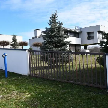 Grgić pažnju privukao svojom ostavkom, a sjećate li se rasko&scaron;i u kojoj živi? Bazen obara s nogu