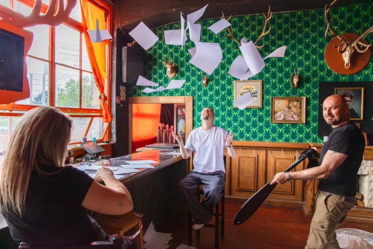 Kreativni urnebes na Fotosofiji: Kad odbjegli mladoženja susretne zlatnu djevojku