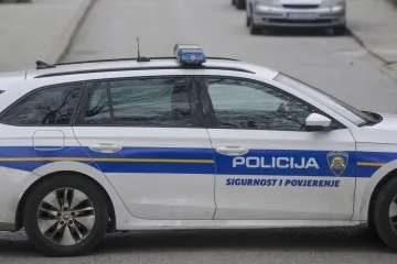 Pucao iz auta u dvojicu 25-godi&scaron;njaka: Svemu je prethodila svađa
