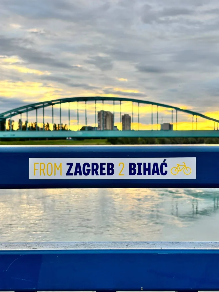 Krenuli biciklima od Zagreba do Bihaća: Humanitarci u akciji uoči nastupa BiH na SP-u