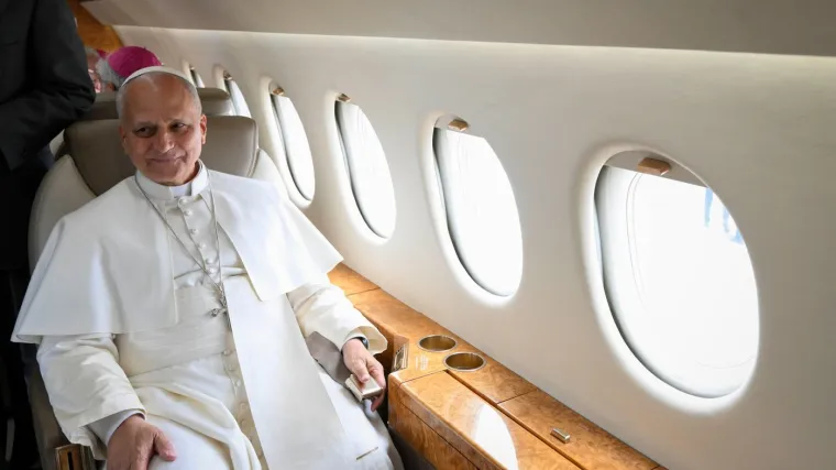 Drama na putu pape Lava XIV. u Rim: Avionom krenuo iz &Scaron;panjolske pa se morao vratiti