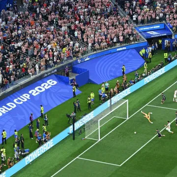 Ovo se ne pamti! Navijač poku&scaron;ao utrčati na teren, ali sve je zavr&scaron;ilo neugodnim posrtajem