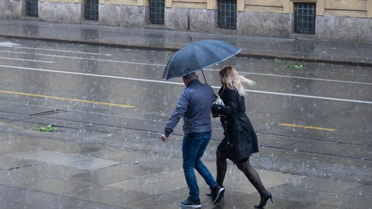 Stiže nevrijeme! Prijete pljuskovi, tuča i olujni vjetar, temperature naglo padaju: Kad se vraća ljeto?