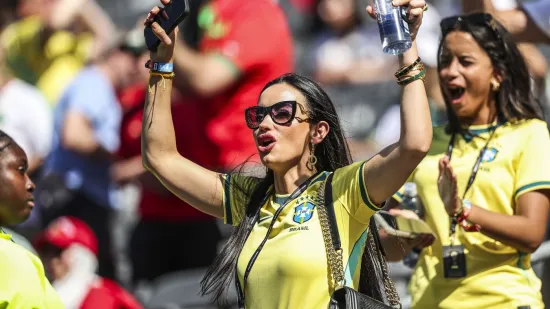 Brazilske navijačice su stigle, temperatura na stadionu je porasla