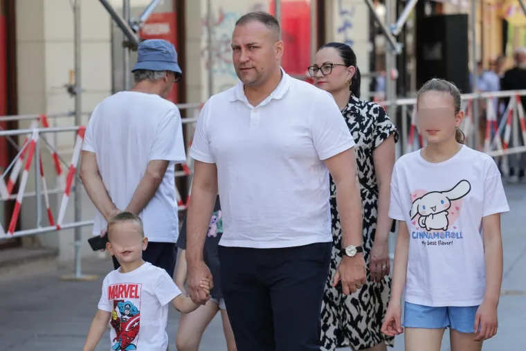 Sunčana nedjelja izmamila poznata lica u grad: Jedni su &scaron;etali ljubimce, drugi uživali s obitelji