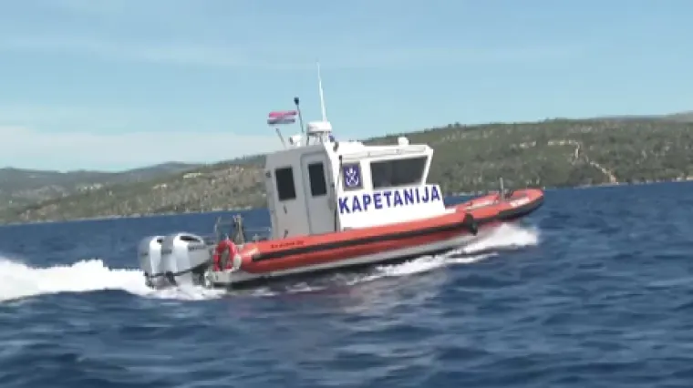 Jedrilica potonula na dubinu od 50 metara, ronioci tragaju za jo&scaron; jednom osobom