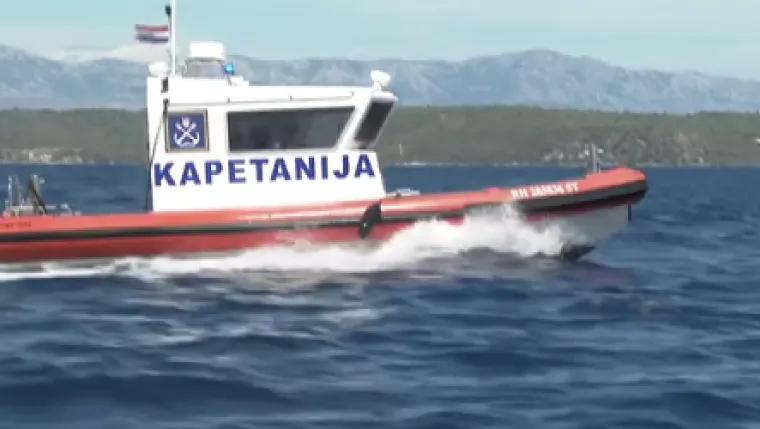 Jedrilica potonula na dubinu od 50 metara, ronioci tragaju za jo&scaron; jednom osobom