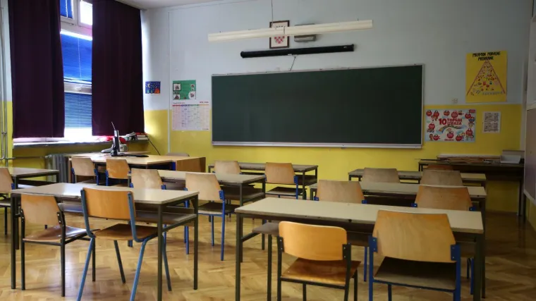 Profesorica imala neprimjeren odnos s učenikom, roditelj prona&scaron;ao sporne poruke?