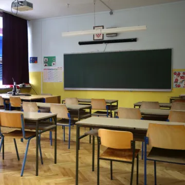 Profesorica imala neprimjeren odnosa s učenikom, roditelj prona&scaron;ao sporne poruke?