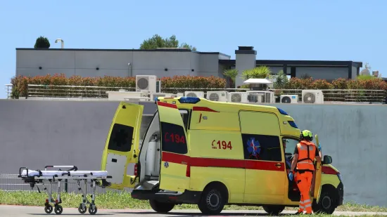 Rastrojeni mu&scaron;karac trčao po cesti, policajci ga vezali i odvezli u bolnicu: Ubrzo je umro