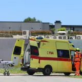 Rastrojeni mu&scaron;karac trčao po cesti, policajci ga vezali i odvezli u bolnicu: Ubrzo je umro
