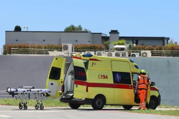 Rastrojeni mu&scaron;karac trčao po cesti, policajci ga vezali i odvezli u bolnicu: Ubrzo je umro