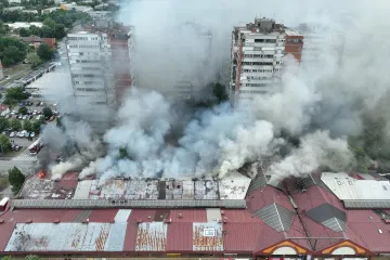 Pogled iz zraka na požar trgovačkog centra, uplakani vlasnici trgovina u očaju: 'Sve je uni&scaron;teno!'