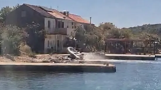 Gumenjakom se ful gasom zabio u stijene kornatskog otoka: 'Sve veći nered na moru'