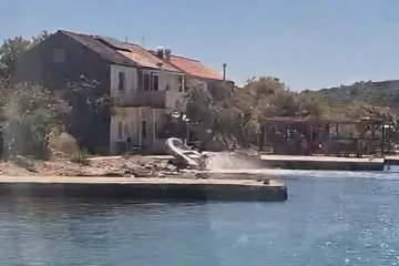 Gumenjak se pod ful gasom zabio u stijene kornatskog otoka: 'Sve veći nered na moru'