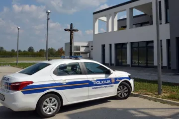 Biv&scaron;i Vucin tjelohranitelj 'Arkan' gađao ljude kamenjem ispred crkve: 'Otići ću po pi&scaron;tolj'