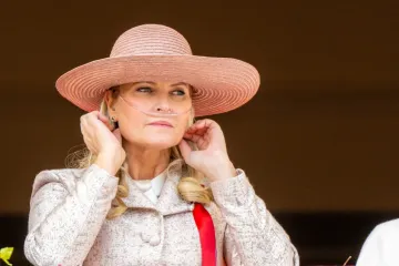 Sin joj u zatvoru zbog silovanja, ona neizlječivo bolesna: Tko je norve&scaron;ka princeza Mette-Marit?