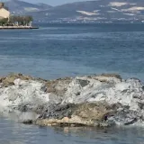 Plaža pored Splita zatrpana plavim azbestom, građani se kupaju unatoč zabrani: 'To je živi otrov'