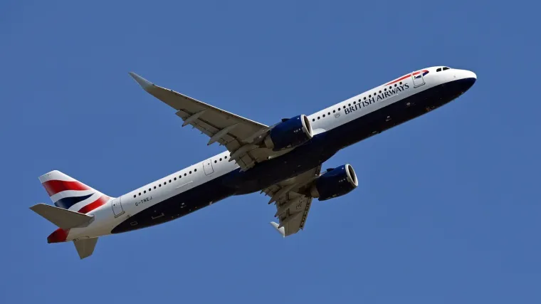 Mobitel planuo u avionu, procurila snimka kontrole leta: 'Nagorjela je kabina'