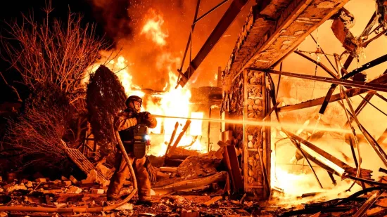 Paklena noć u Ukrajini: U ruskim udarima ubijeno četvero ljudi, gorjeli trgovački centar i zgrade