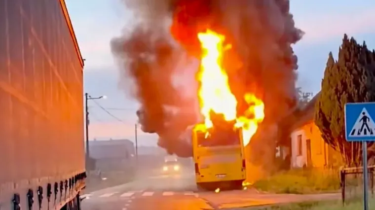 Užasne scene kraj Bjelovara: U zapaljenom autobusu jo&scaron; je bio vozač