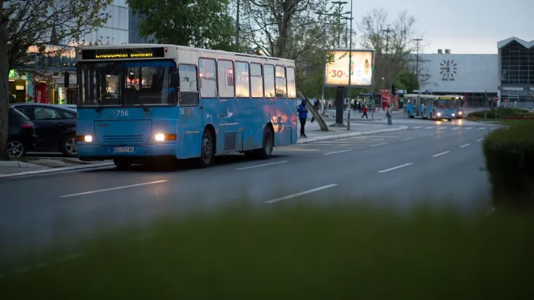 Opet se sru&scaron;ila konstrukcija na autobusnom stajali&scaron;tu u Srbiji! Dječak (12) se bori za život