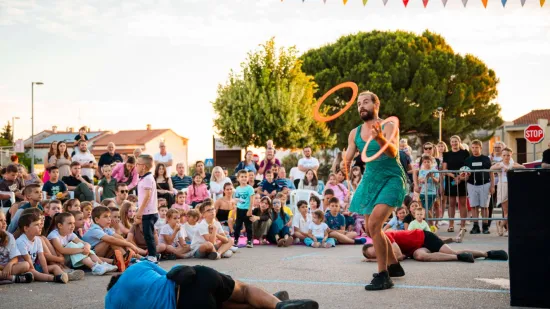 Žongleri iz Francuske izazvali skandal u Istri! &Scaron;efica TZ-a se ispričala, reagirali i autori